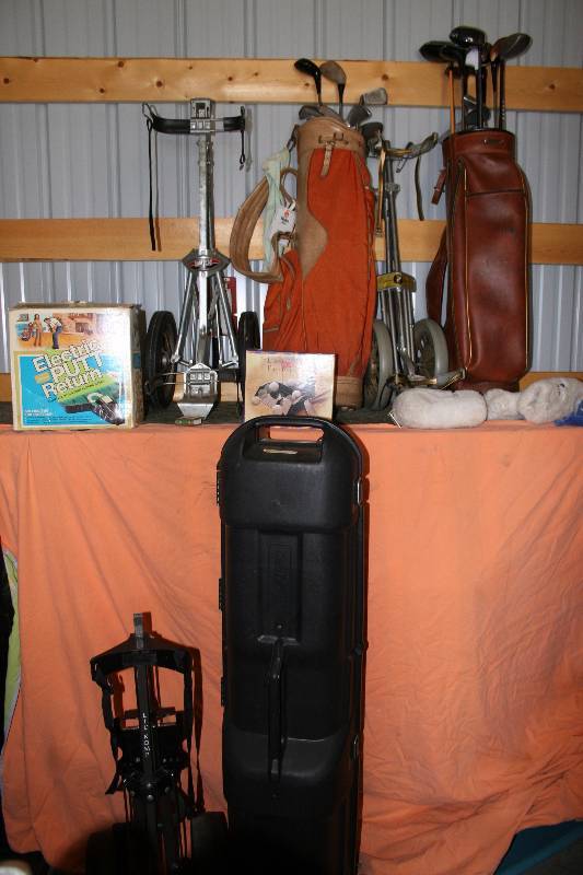 lot 104 image: Golfing Equipment
