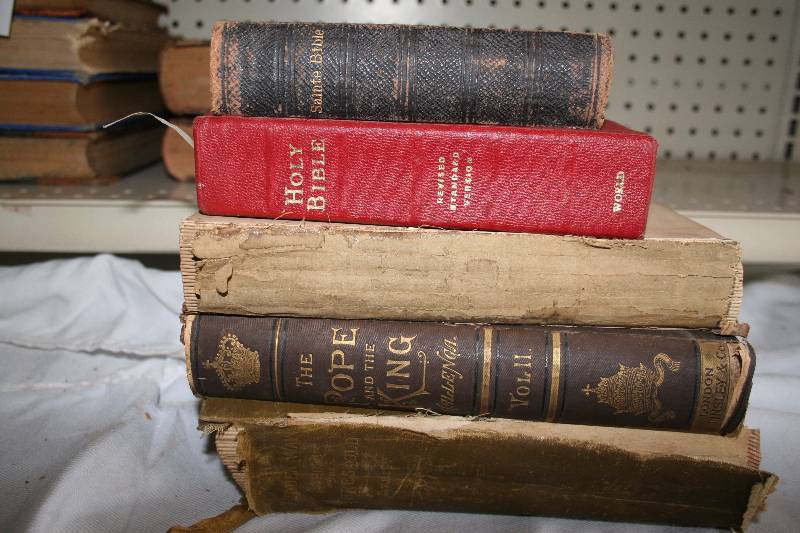 lot 138 image: AntiqueVintage Books