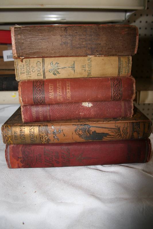 lot 139 image: AntiqueVintage Books