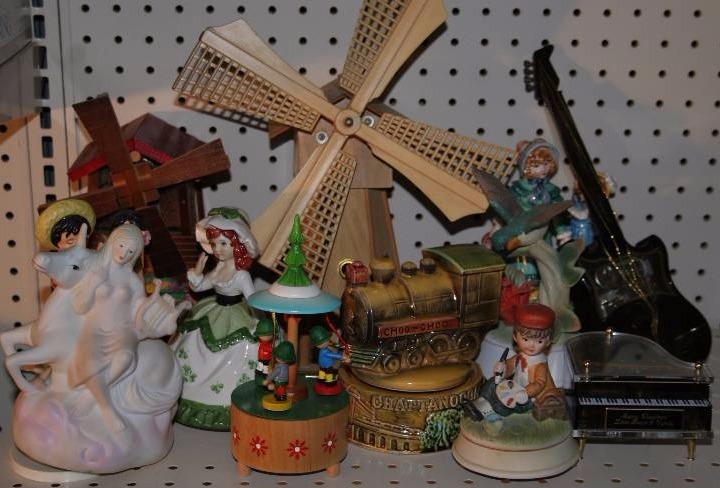 lot 147 image: Music Boxes