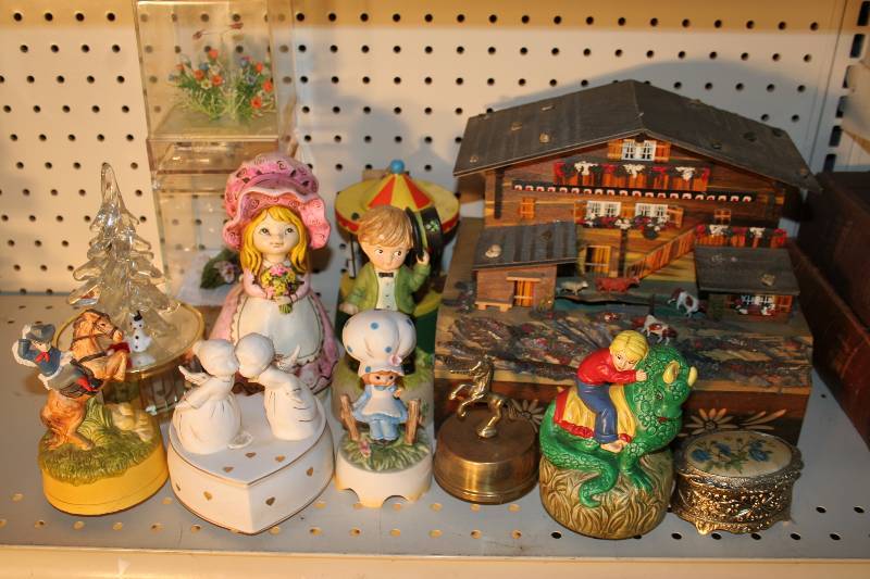 lot 148 image: Music Boxes