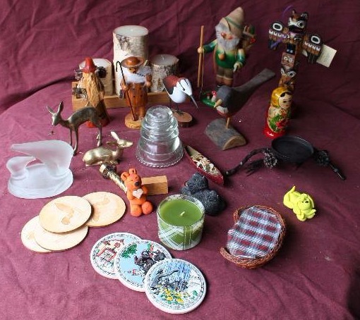 lot 165 image: Knickknacks, Baubles, Trinkets, and Tchotchkes