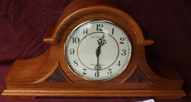 lot 170 image: Oak Mantle Clock