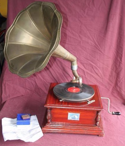 lot 200 image: Gramophone