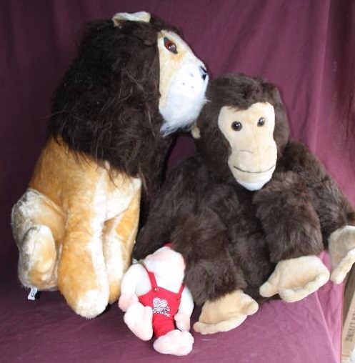 lot 237 image: Vintage Stuffed Animals