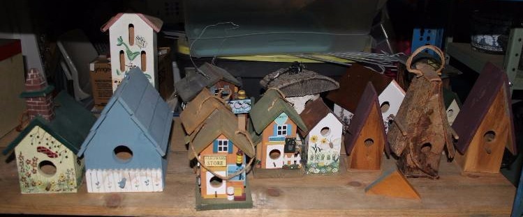lot 250 image: Assorted Bird Houses