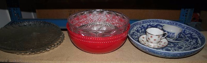 lot 251 image: Serving Dishes