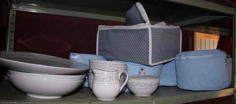 lot 255 image: Set of China