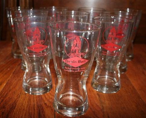lot 258 image: Grain Belt Beer Glasses