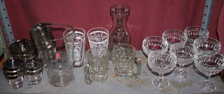 lot 266 image: Assorted Glassware
