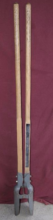 lot 279 image: Craftsman Post Hole Digger