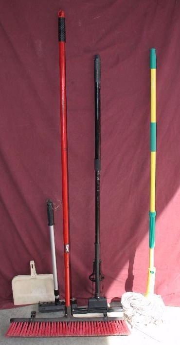 lot 283 image: Cleaning Supplies