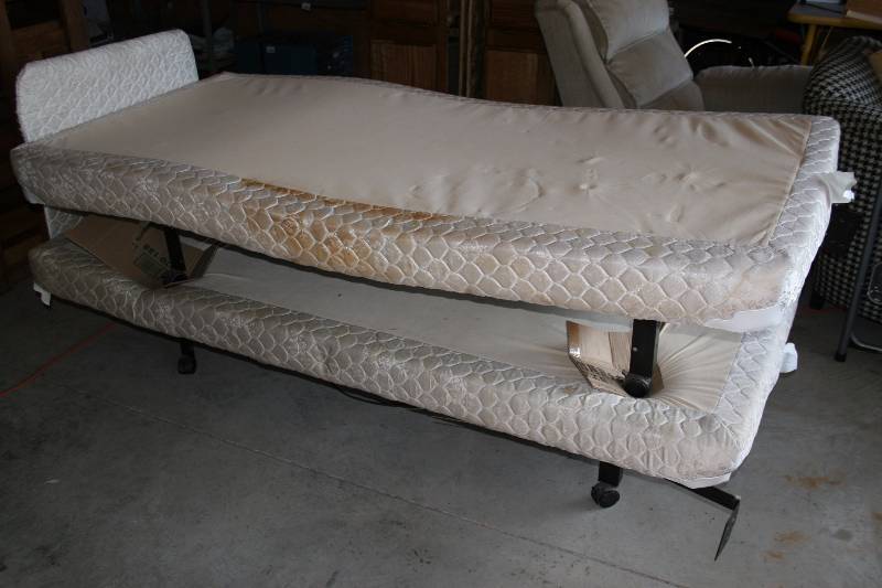 lot 291 image: Adjustable Electric Beds