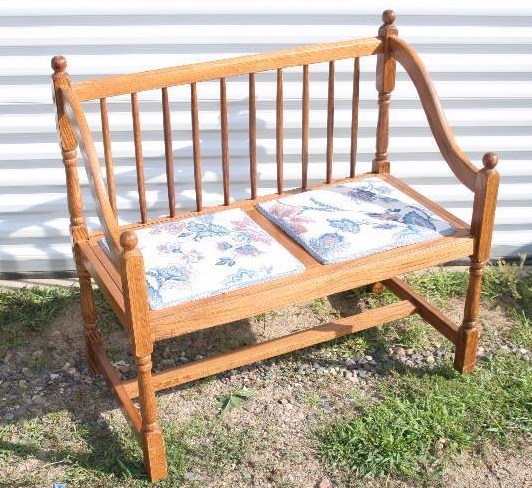 lot 292 image: Wooden Bench