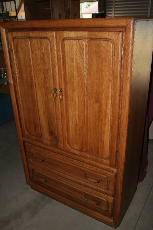 lot 299 image: Armoire