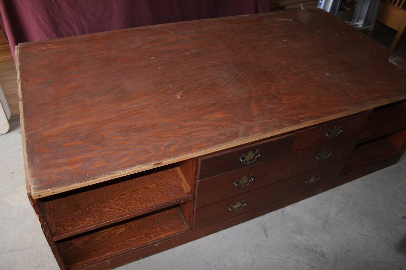 lot 304 image: Bed Platform