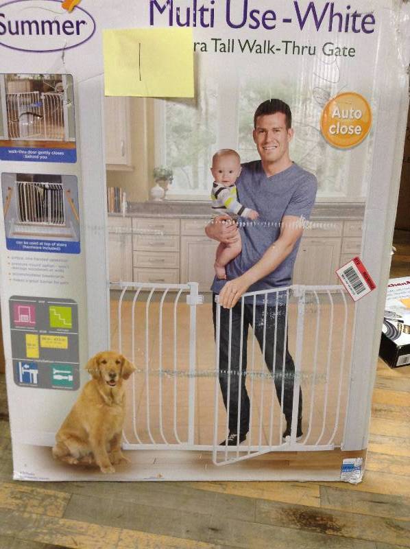 lot 1 image: Summer Infant Multi-Use Extra Tall Walk Thru Gate (White) New