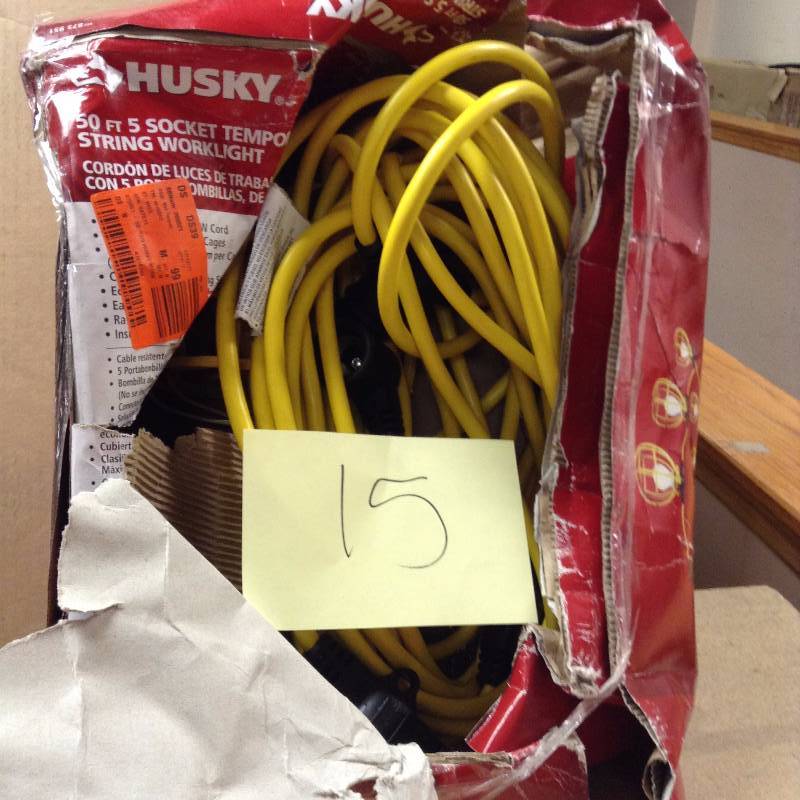 lot 15 image: Husky 50 ft socket temporary string worklight box damaged not used