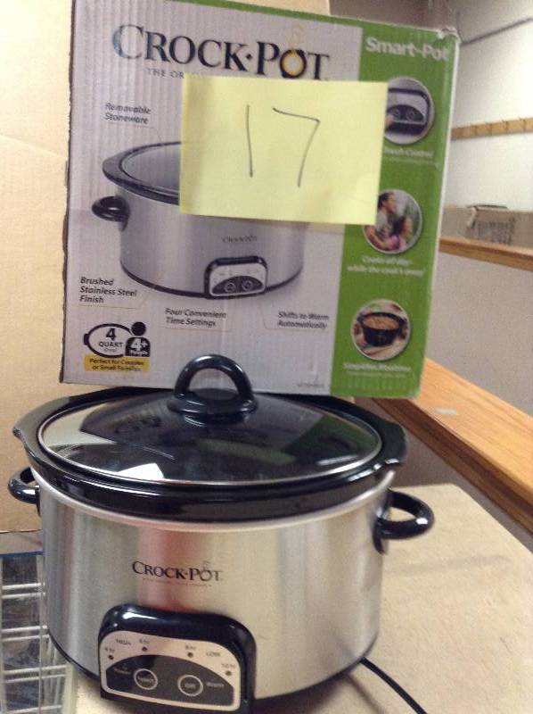 lot 17 image: Crock Pot 4 Quart Smart Pot Never used