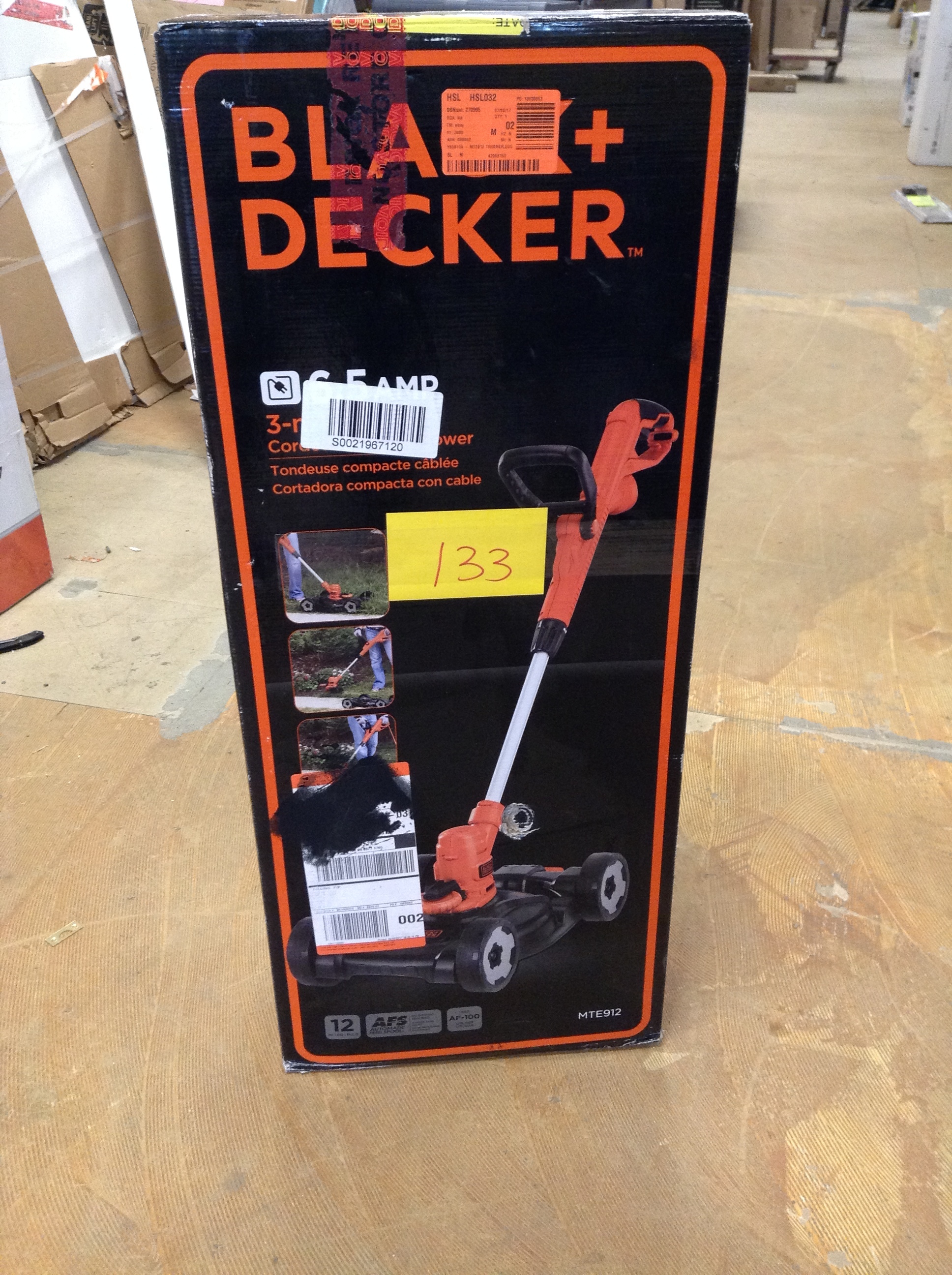 lot 133 image: Black and Decker MTE912 6.5 amp 3 in 1 Trimmer edger and mower