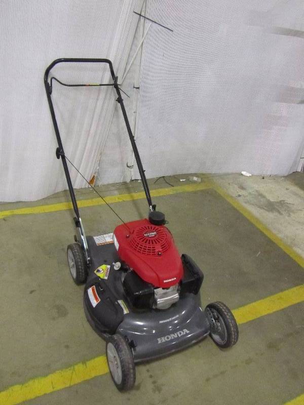 lot 3 image: Honda 21 in. Push Mover Walk-Behind Gas Mower