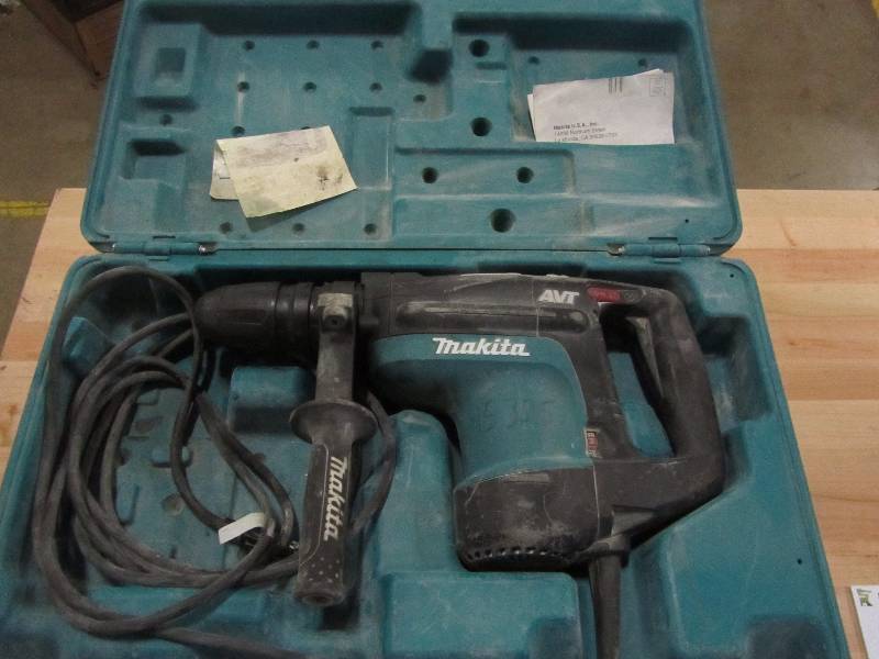 lot 13 image: Makita 10 Amp 1-916 in. SDS-MAX Rotary Hammer