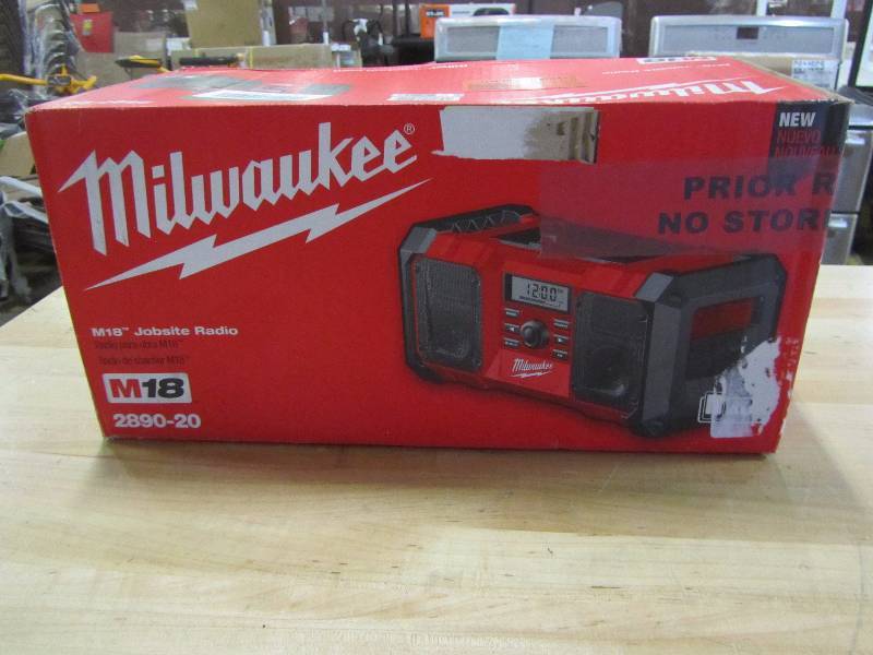 lot 14 image: Milwaukee M18 Jobsite Radio
