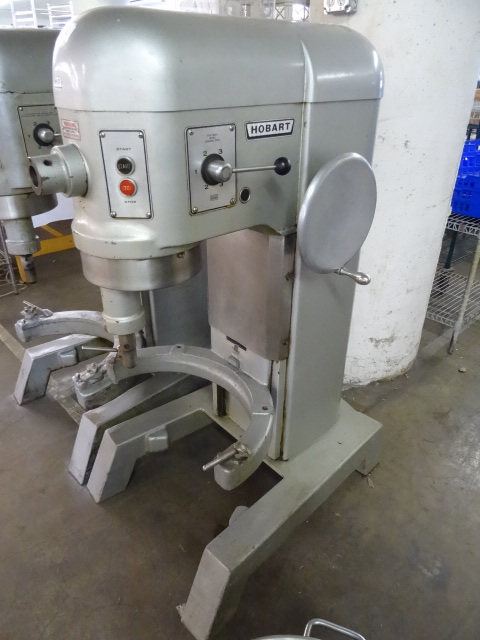 lot 2 image: Hobart H-600 60 Qt Mixer