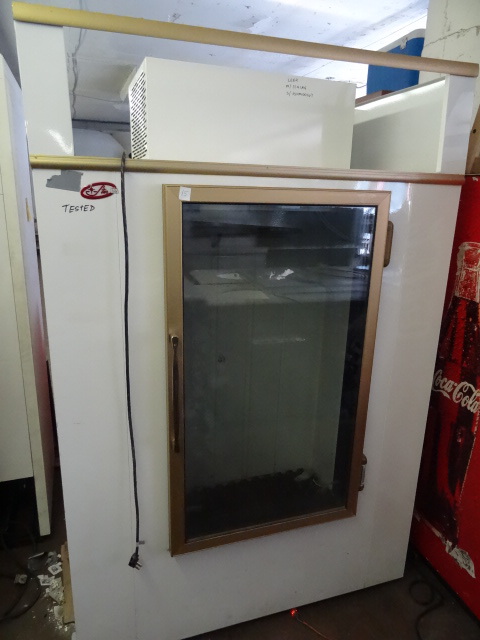 lot 15 image: Star Model IS41AG Freezer Ice Chest.