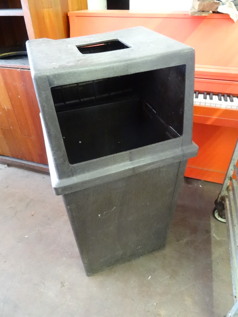 lot 22 image: Outdoor Garbage Receptacle.
