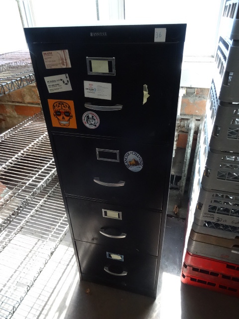 lot 36 image: 18 Metal 4 Tier File Cabinet