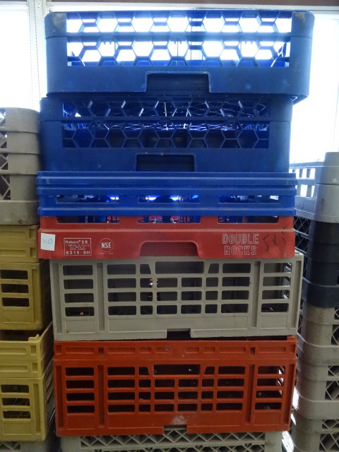 lot 40 image: 12 Dishwasher Racks