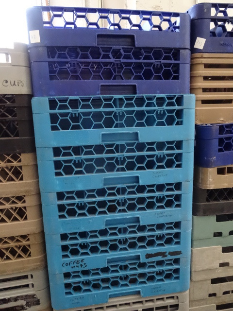 lot 42 image: 14 Dishwasher Racks