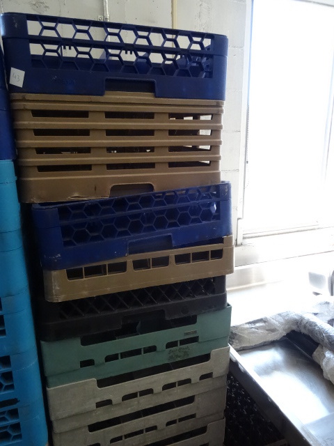 lot 43 image: 14 Dishwasher Racks