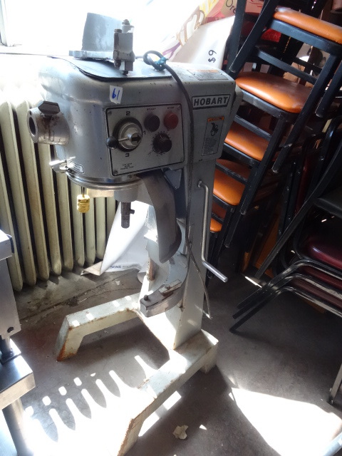lot 61 image: Hobart Model D300 Stand Mixer