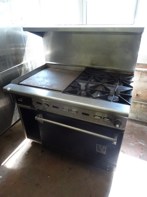 lot 83 image: Wolf Oven With 4 Burner Stove