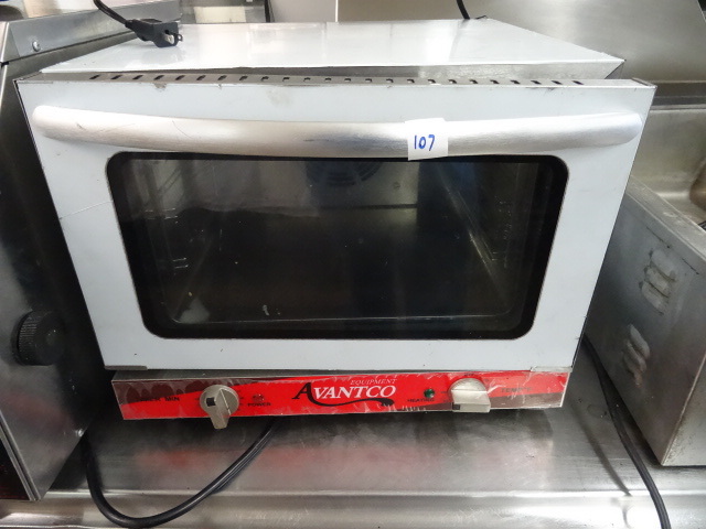 lot 107 image: Avantco 177C014 Convection Oven