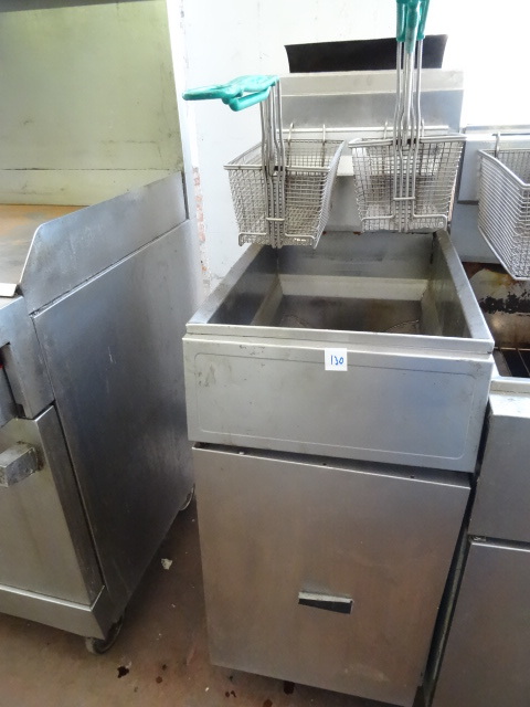 lot 130 image: Fry Master Natural Gas Deep Fryer