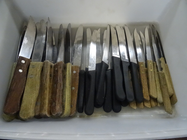lot 165 image: Misc Bread and Steak Knives