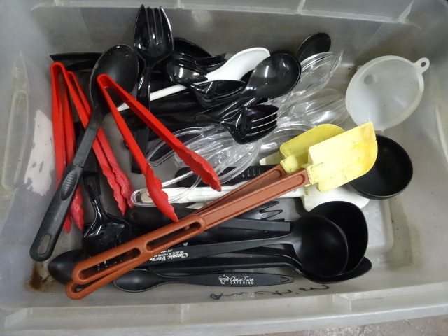lot 166 image: Misc Plastic Serving Utensils