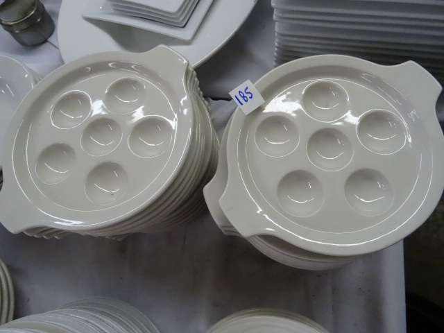 lot 185 image: 24 Escargot Plates, Garlic Snails Hall China