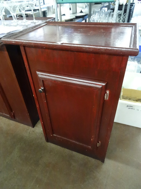lot 197 image: Wood Single Door Cabinet