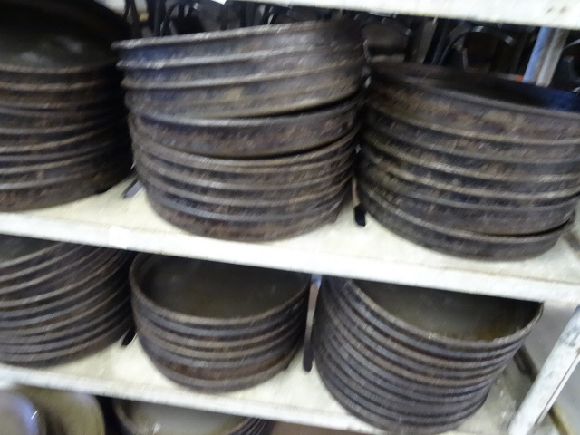 lot 232 image: 15 Deep Dish Pizza Pans Qty 52