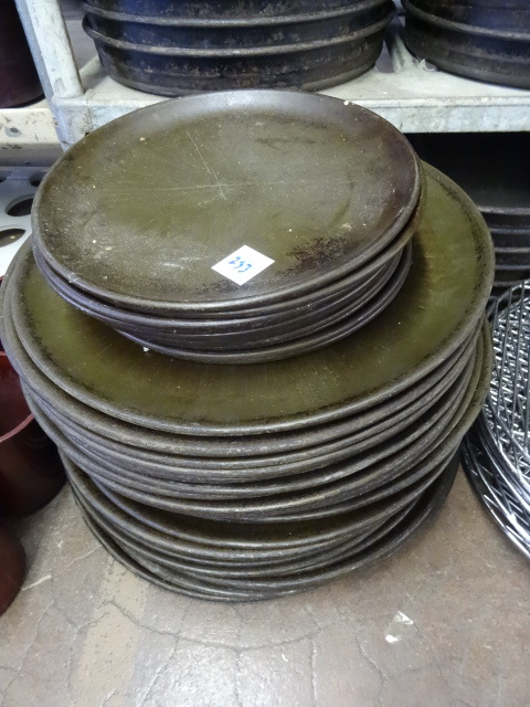 lot 233 image: Misc Waitress Trays