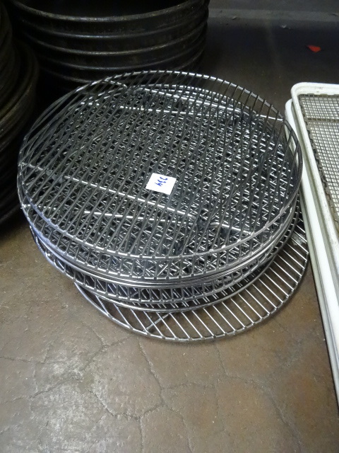 lot 234 image: Round Cooling Racks