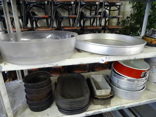 lot 236 image: Misc Baking Pans