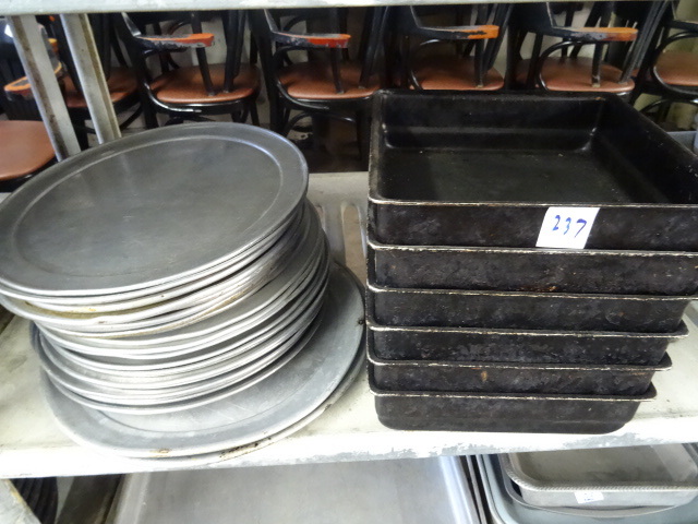 lot 237 image: Misc Pizza Pans, Misc Roasting Pans