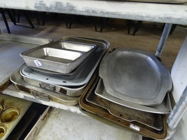lot 238 image: Misc Roasting And Baking Pans