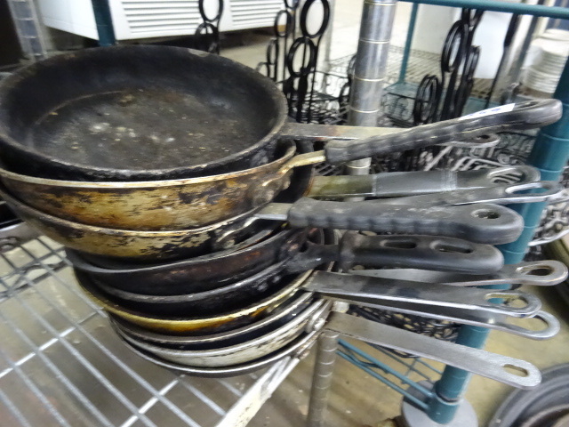 lot 249 image: 9 Sautee Pans