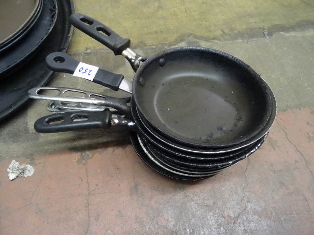 lot 250 image: 7 Sautee Pans